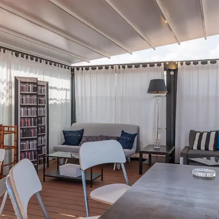 Roof Terrace Gleizer Saint Peter's Apartment *